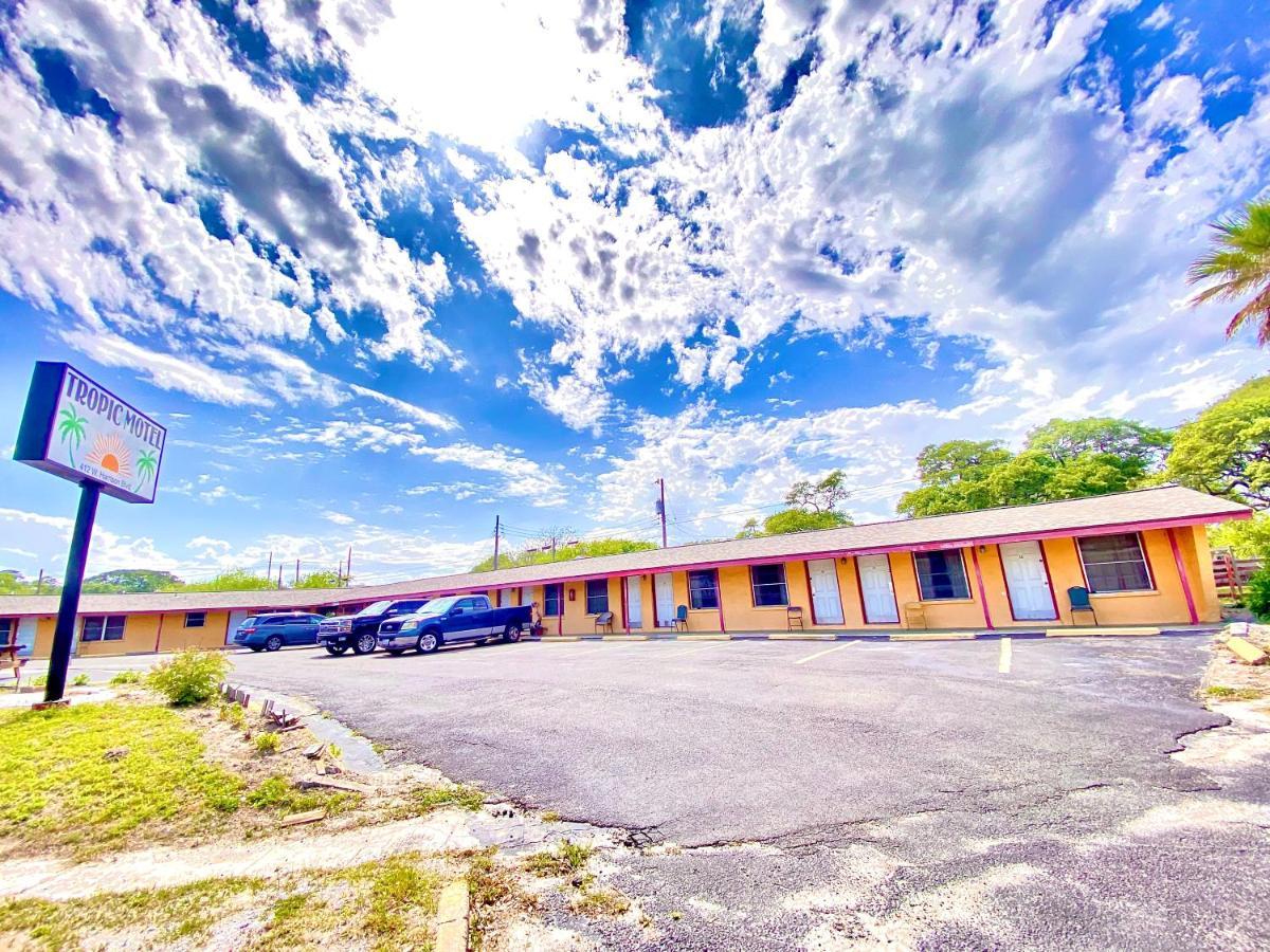 Tropic Motel Aransas Pass Bagian luar foto
