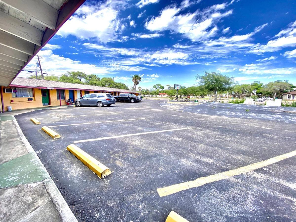 Tropic Motel Aransas Pass Bagian luar foto