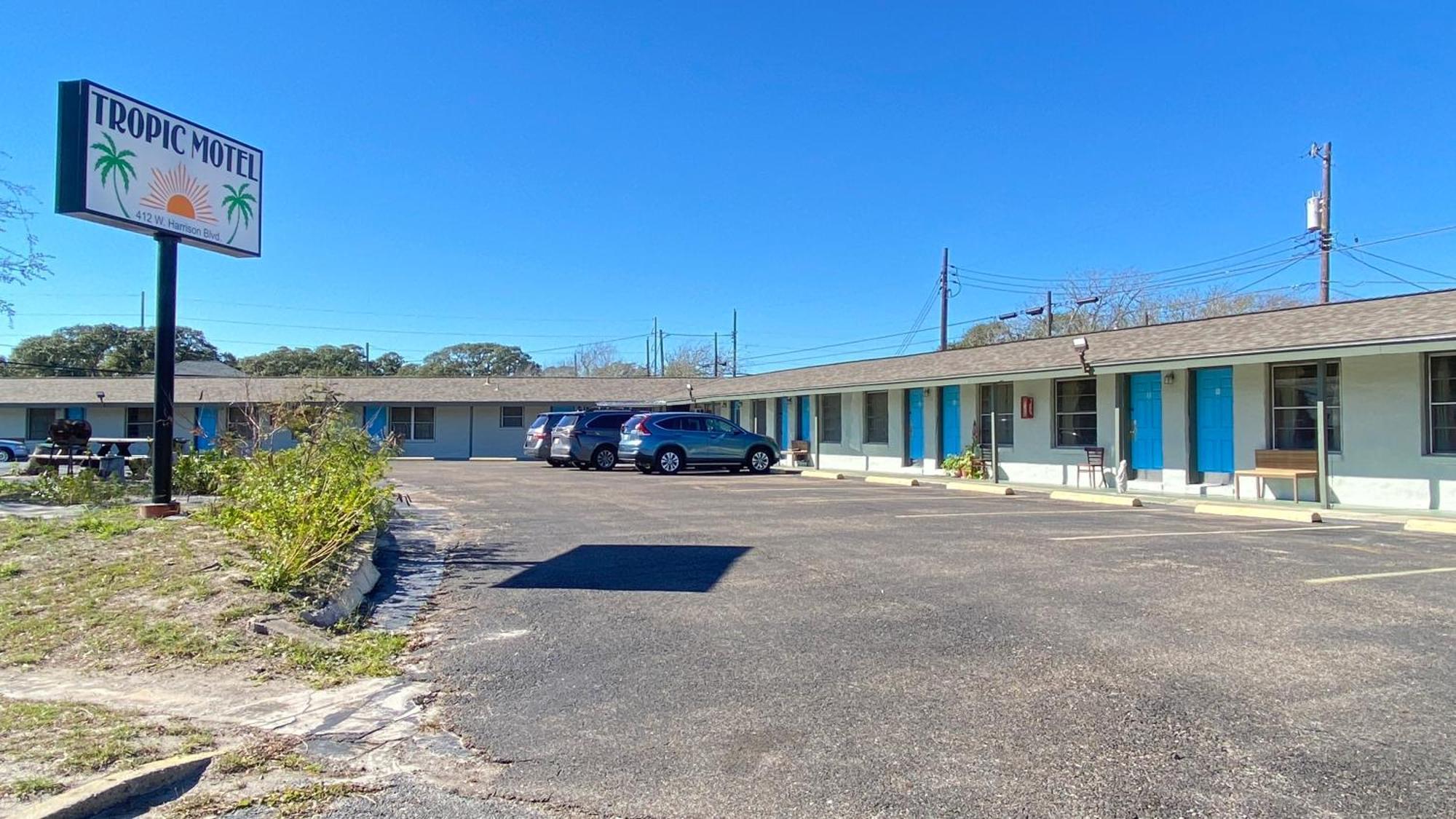 Tropic Motel Aransas Pass Bagian luar foto