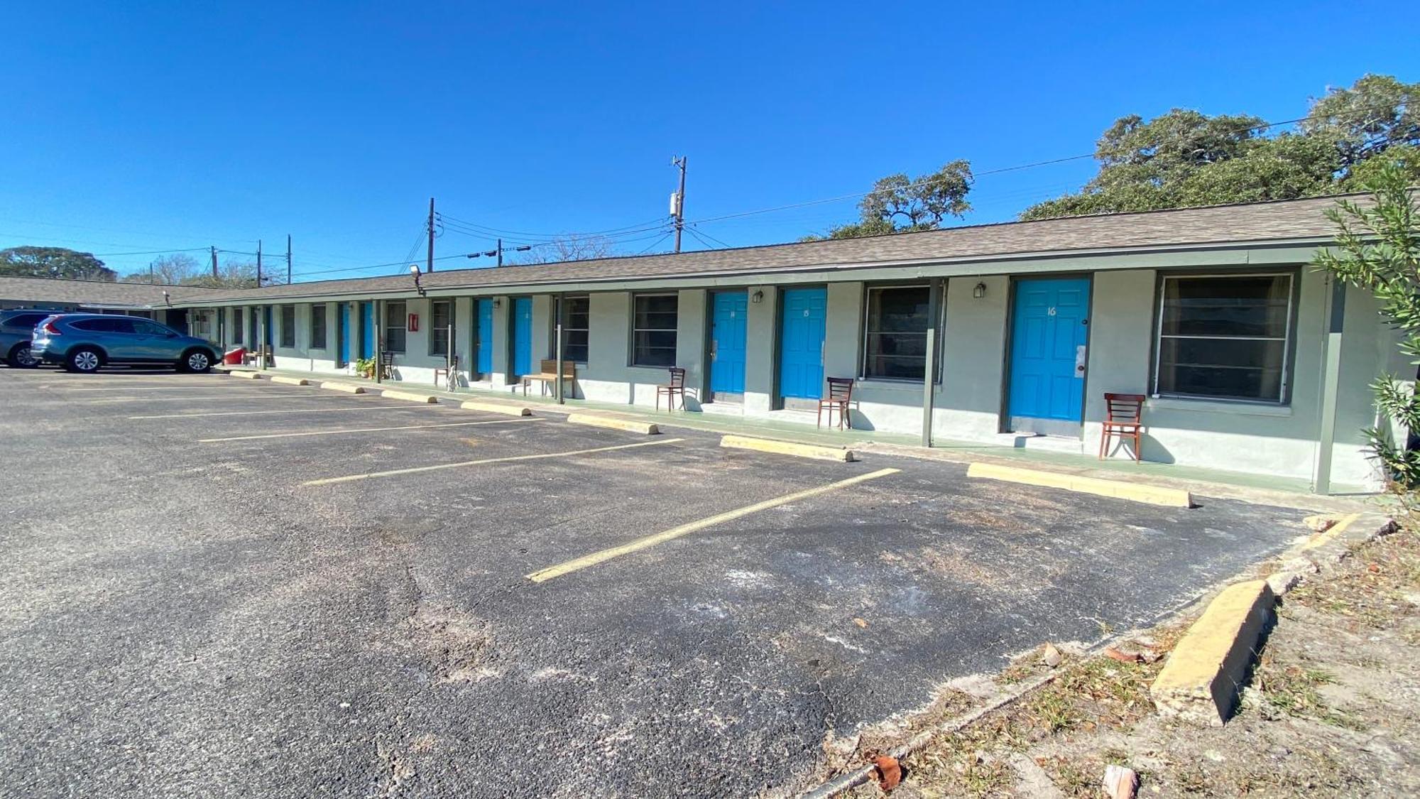 Tropic Motel Aransas Pass Bagian luar foto