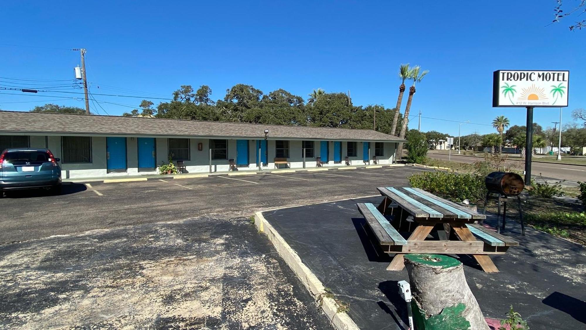 Tropic Motel Aransas Pass Bagian luar foto