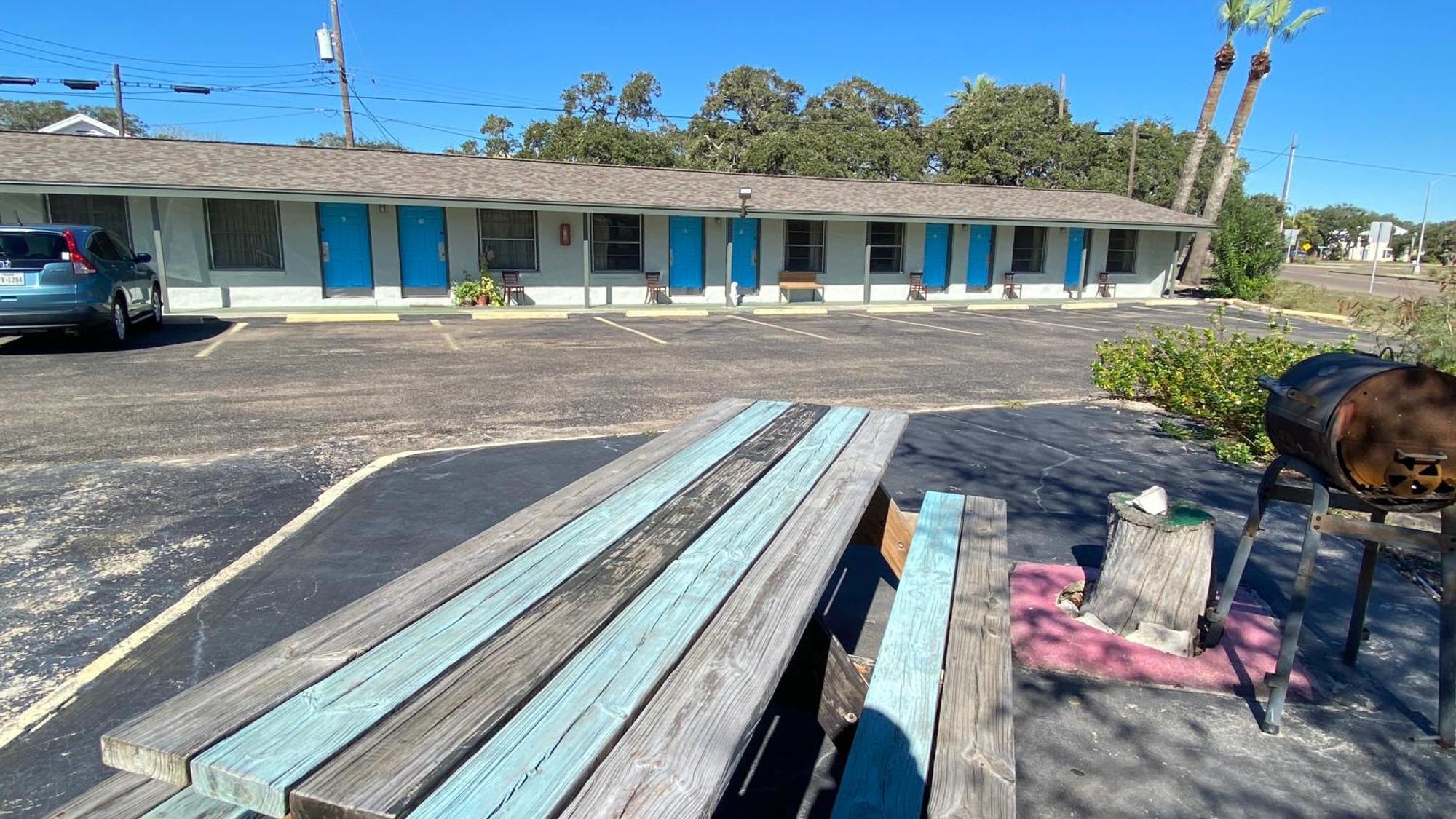 Tropic Motel Aransas Pass Bagian luar foto