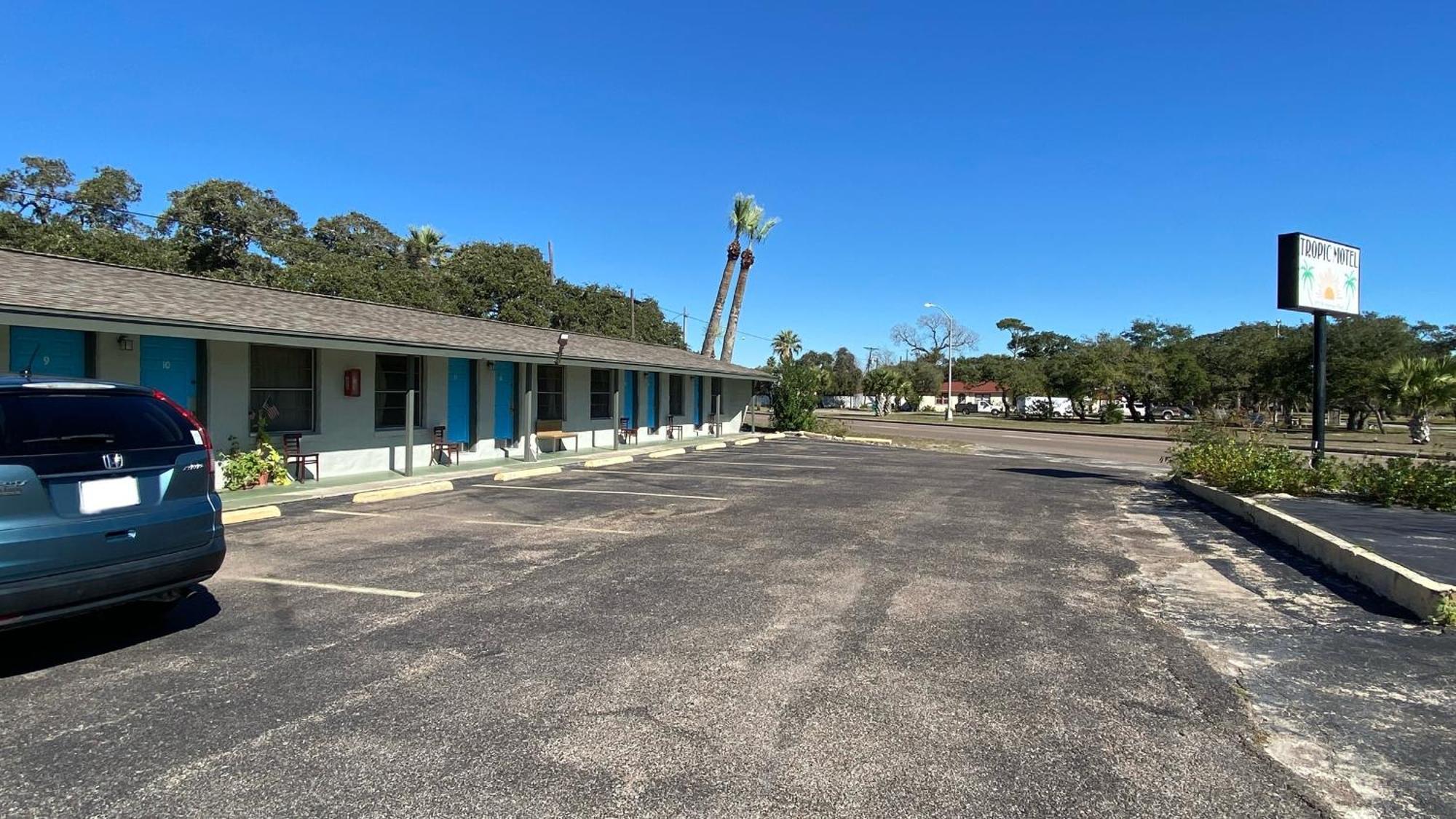 Tropic Motel Aransas Pass Bagian luar foto